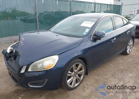 2011 Volvo S60 T6 z USA, uszkodzony, nr VIN YV1902FH2B2005721
